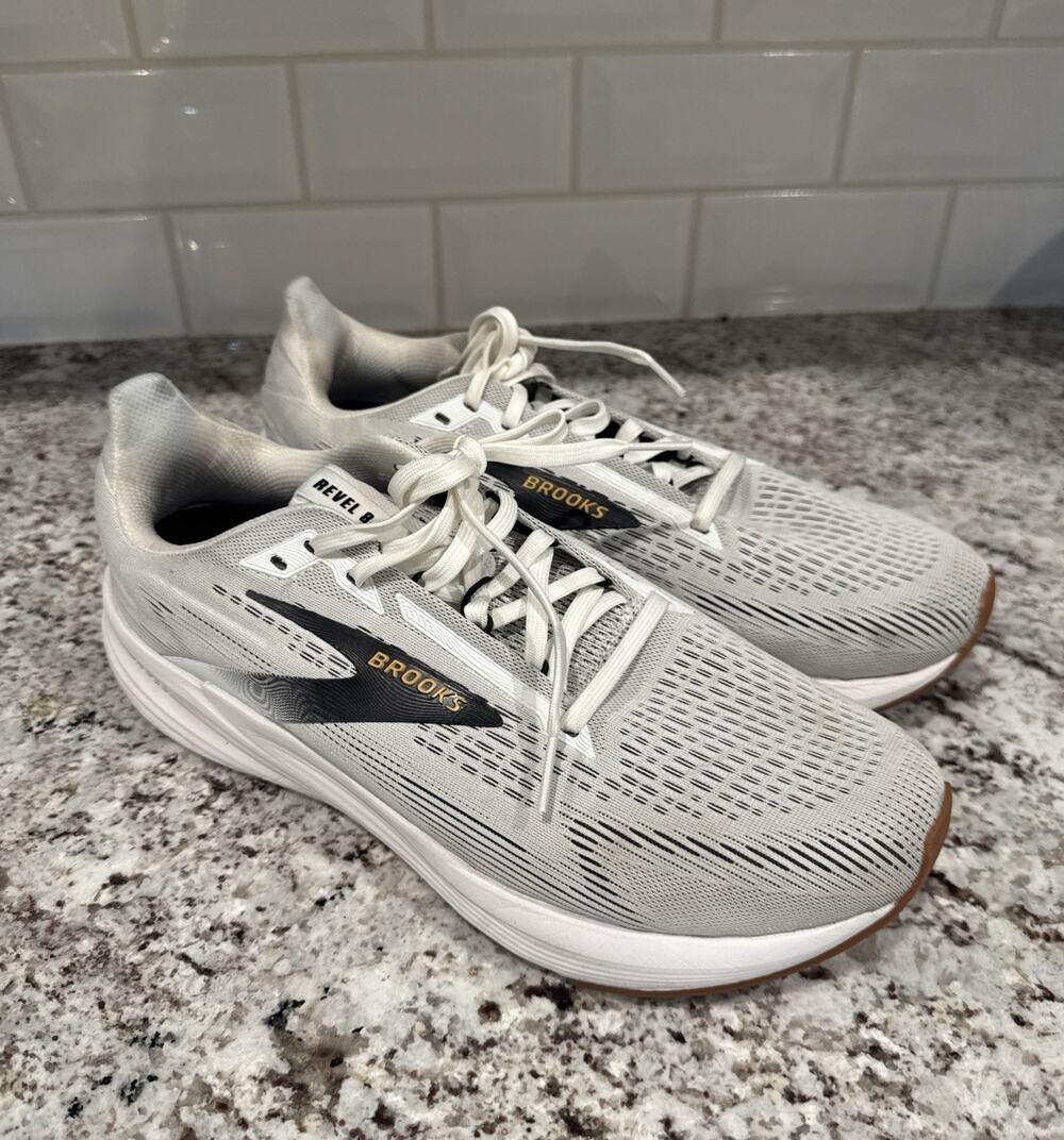 Brooks Mens Revel 8 Gray Athletic Running Shoes Sneakers Size 11.5 Medium(D)